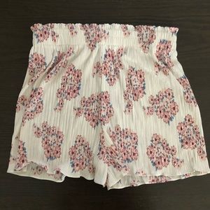 Sadie & Sage Floral Print Shorts Size M NEW